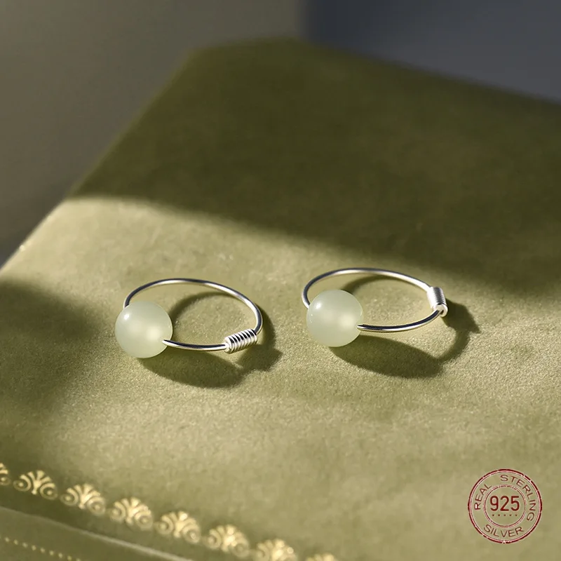 Модные и простые серьги из 100% стерлингового серебра 925 пробы из синтетического нефрита для женских вечеринок, британские украшения 
Модные и простые серьги из 100% стерлингового серебра 925 пробы из синтетического нефрита для женских вечеринок, британские украшения