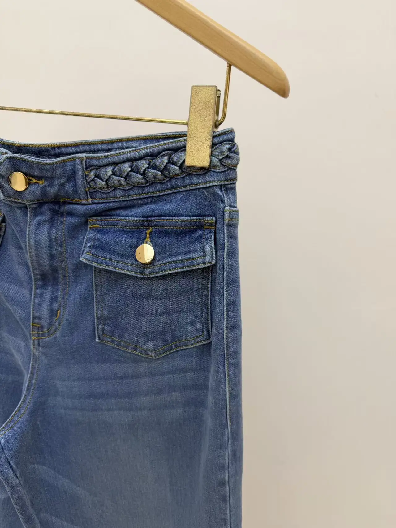 Spring/Summer Women Braided Waistband Hign Waist Solid Straight Jeans Pocket Button Loose Casual Fashion Wide Leg Denim Pants
Spring/Summer Women Braided Waistband Hign Waist Solid Straight Jeans Pocket Button Loose Casual Fashion Wide Leg Denim Pants