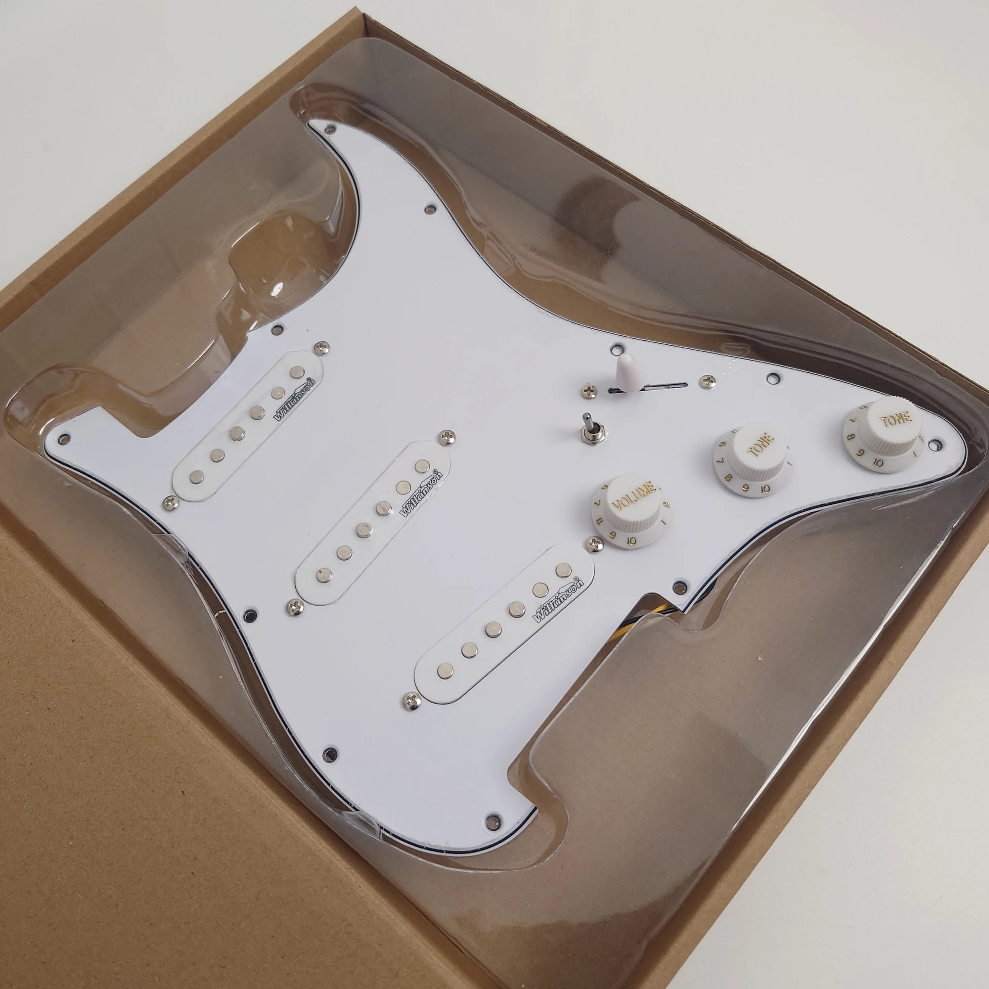 SSS Guitar Prewired Loaded Pickguard with Single Coil Pickups Set for ST Electric Guitar Replacement Parts
SSS Guitar Prewired Loaded Pickguard with Single Coil Pickups Set for ST Electric Guitar Replacement Parts
