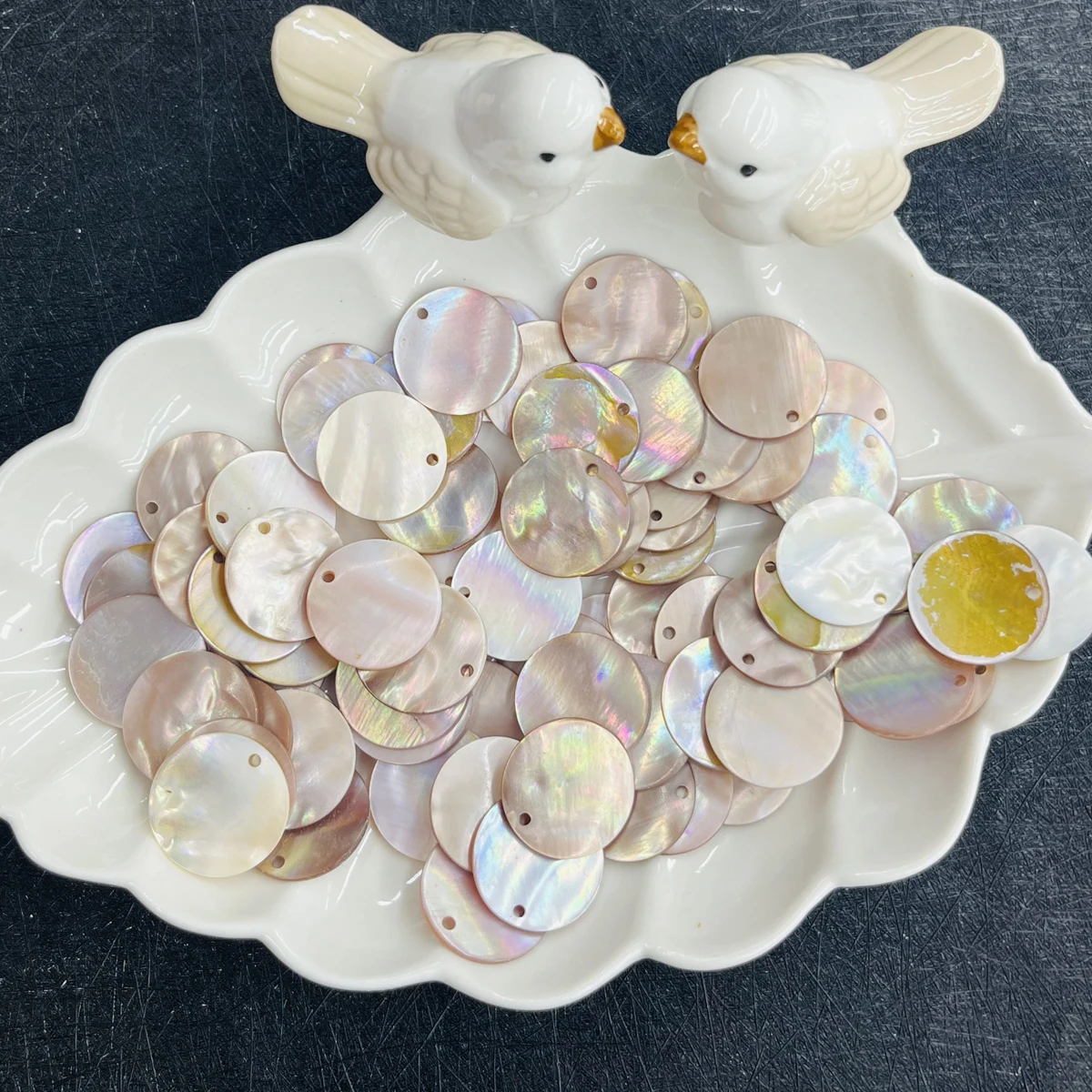 5pieces Natural Shell Pendants Charms Round Mother of Pearl Shell Beads for Jewelry Making DIY Necklace Earrings Accessories
5pieces Natural Shell Pendants Charms Round Mother of Pearl Shell Beads for Jewelry Making DIY Necklace Earrings Accessories