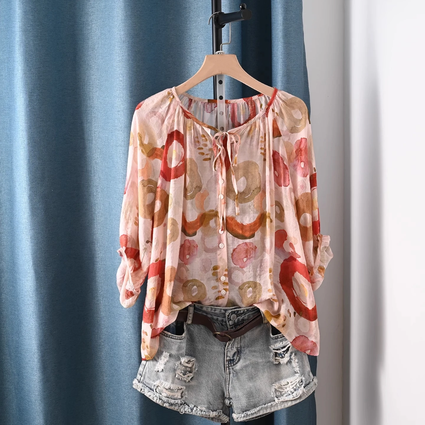 2025 Bohemian shirts and blouses for women summer 3/4 sleeves ethnic geometric print shirts thin boho clothing
2025 Bohemian shirts and blouses for women summer 3/4 sleeves ethnic geometric print shirts thin boho clothing