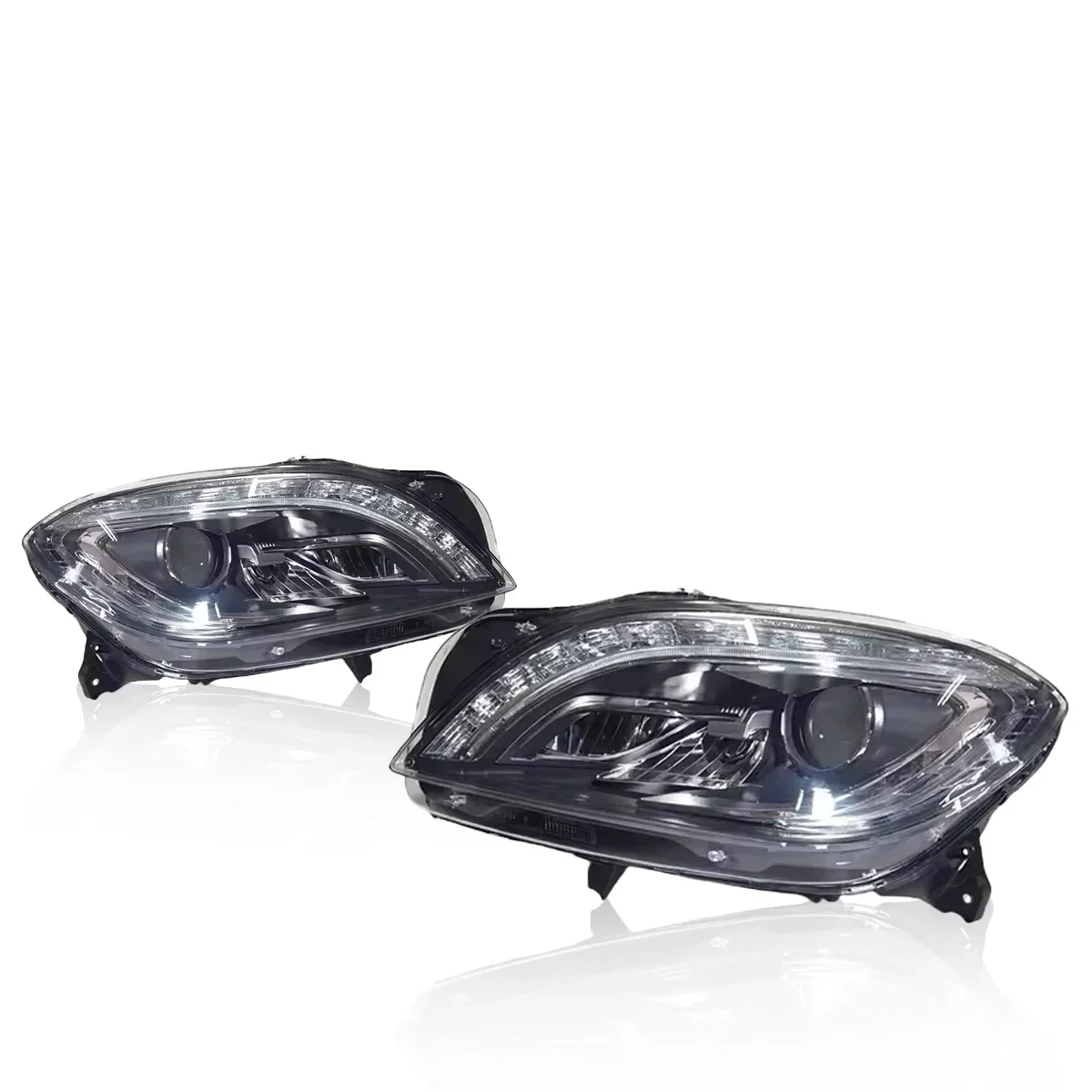 Car Head Lamp For Benz ML W166 2012-2015 ML300 ML350 Upgrade Modified to Dynamic Turn Signal Brake Car LED Headlight Assembly
Car Head Lamp For Benz ML W166 2012-2015 ML300 ML350 Upgrade Modified to Dynamic Turn Signal Brake Car LED Headlight Assembly