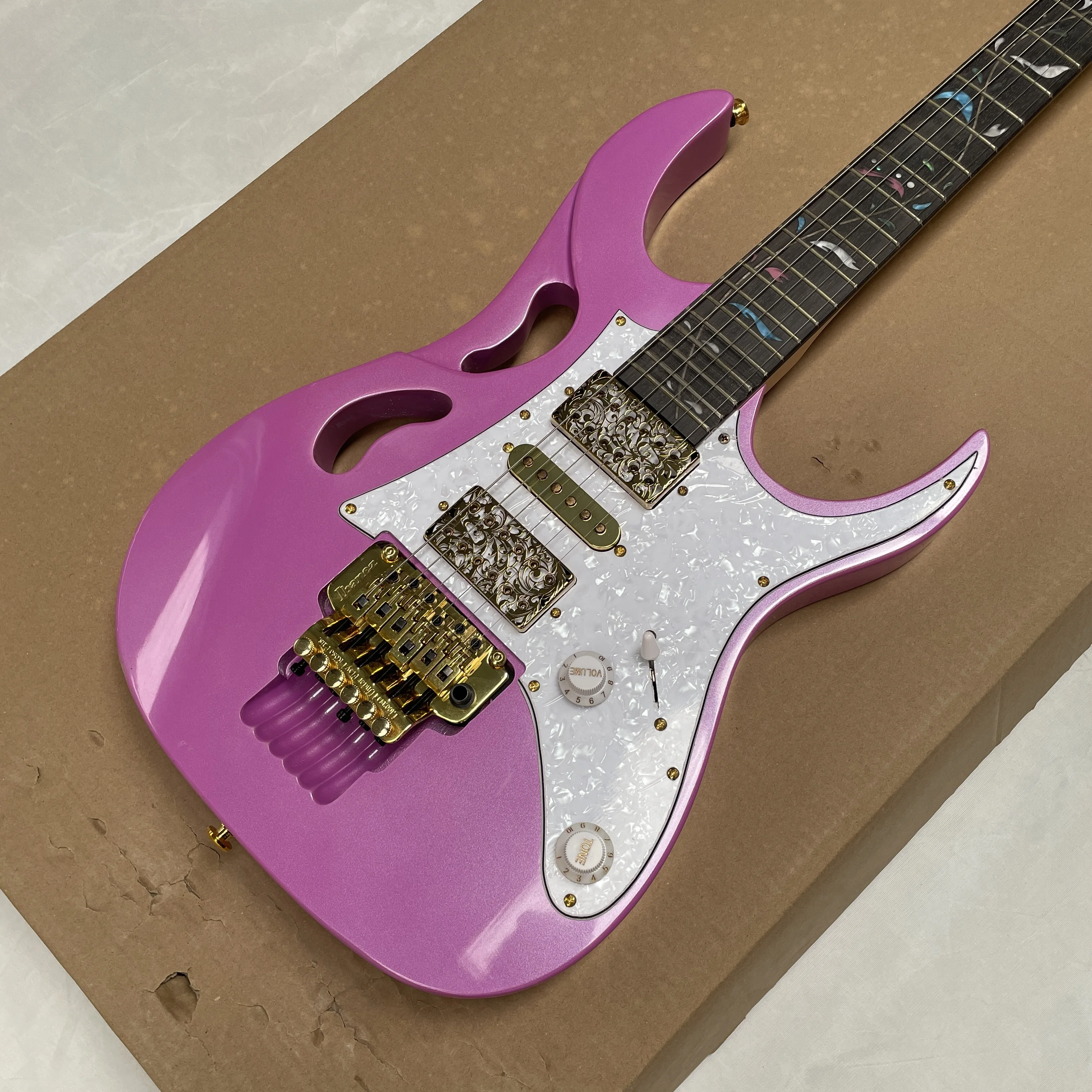 6-string pink electric guitar, double-locking tremolo system for precise intonation guitars, fast-playing rock guitarr
6-string pink electric guitar, double-locking tremolo system for precise intonation guitars, fast-playing rock guitarr