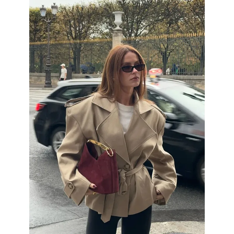 Повседневный укороченный тренч цвета хаки на шнуровке для женщин, шикарный, с длинными рукавами, широкими плечами, свободный, ветрозащитный, весна 2026, уличная верхняя одежда для женщин
Повседневный укороченный тренч цвета хаки на шнуровке для женщин, шикарный, с длинными рукавами, широкими плечами, свободный, ветрозащитный, весна 2026, уличная верхняя одежда для женщин