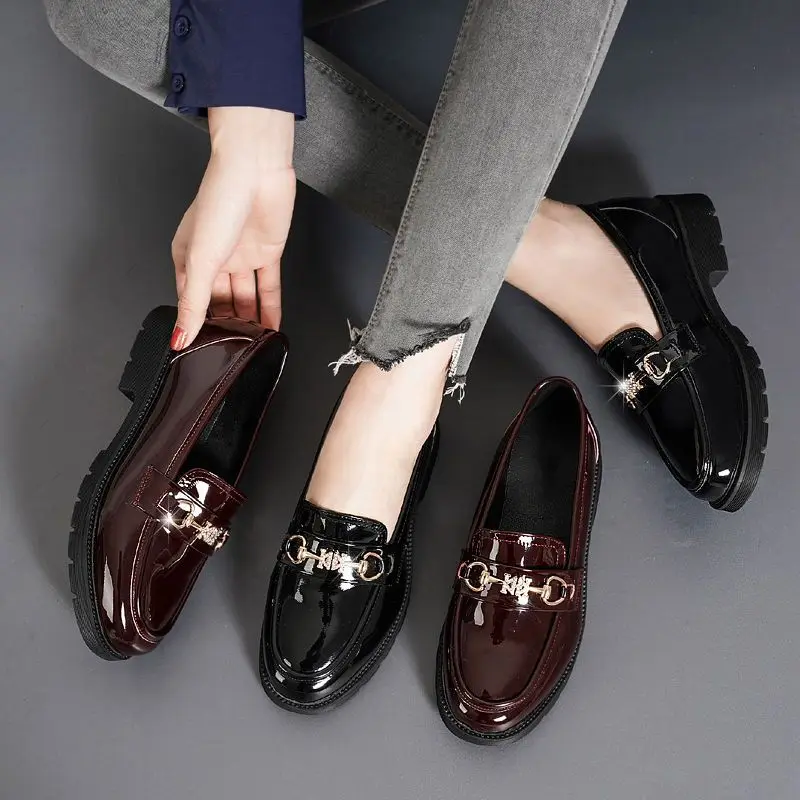 Fashion single platform loafers autumn bright leather single shoes for women patent leather British style small leather shoes
Fashion single platform loafers autumn bright leather single shoes for women patent leather British style small leather shoes