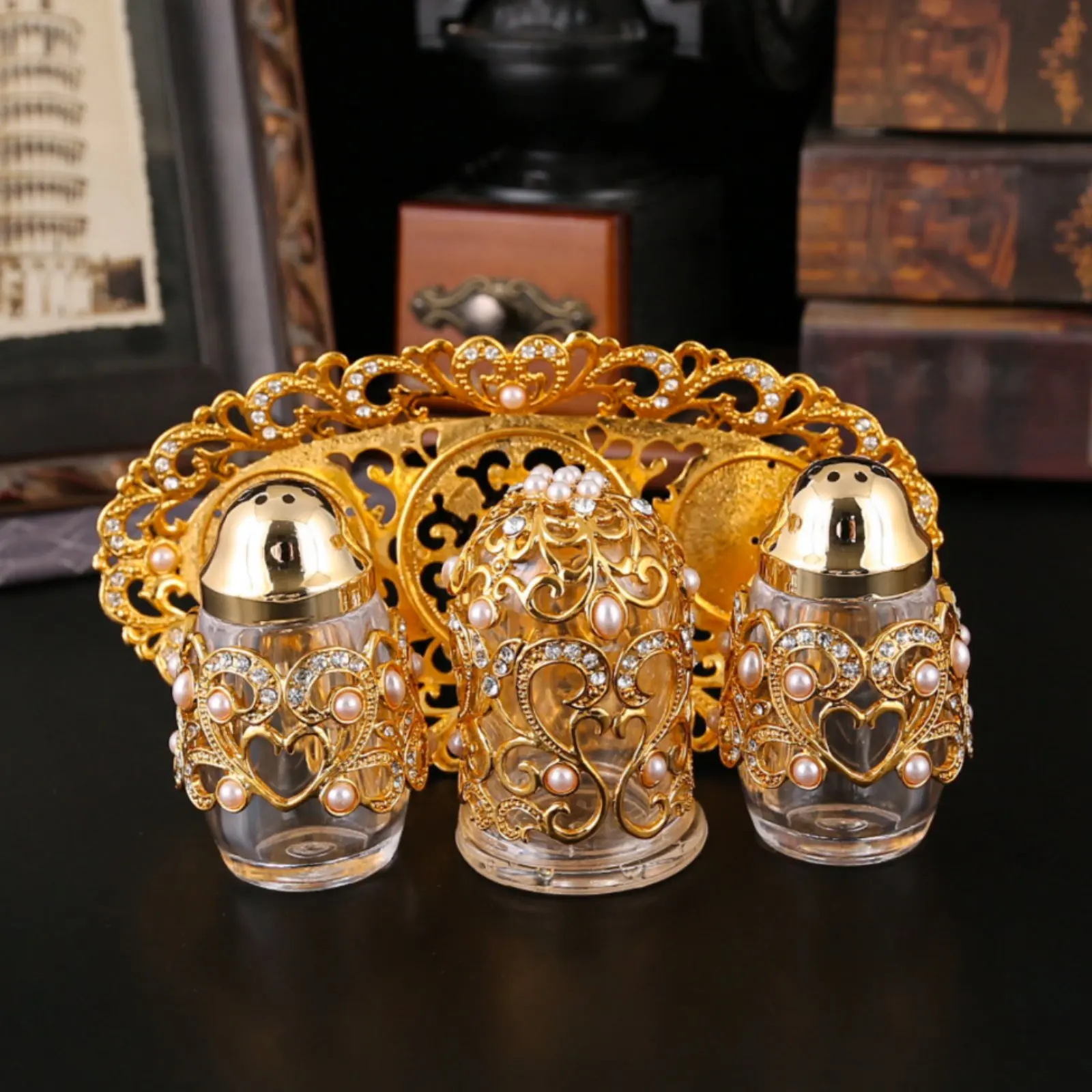 3 Pieces Filigree Condiment Set Gold-Colored Glass Condiment Jars Easy to Clean Dust Protection
3 Pieces Filigree Condiment Set Gold-Colored Glass Condiment Jars Easy to Clean Dust Protection