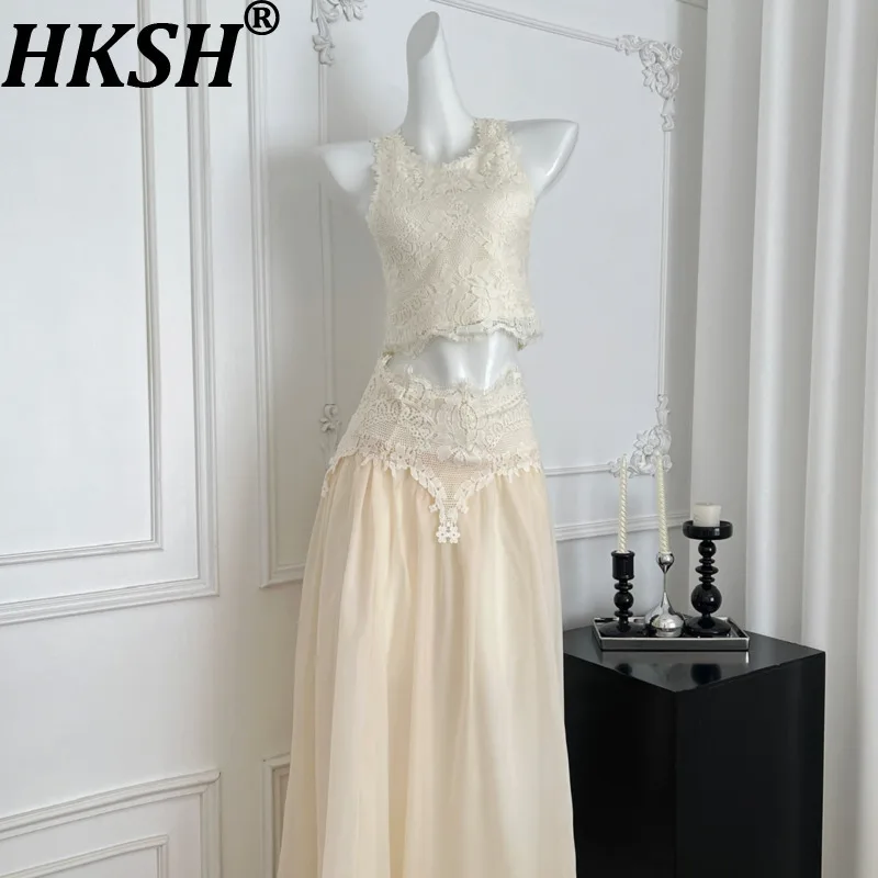 HKSH Summer New Women French High-End Sexy Slim Fit Sleeveless Short Lace Tops Mesh Patchwork Pleated Skirt Two-piece Set HK7649
HKSH Summer New Women French High-End Sexy Slim Fit Sleeveless Short Lace Tops Mesh Patchwork Pleated Skirt Two-piece Set HK7649