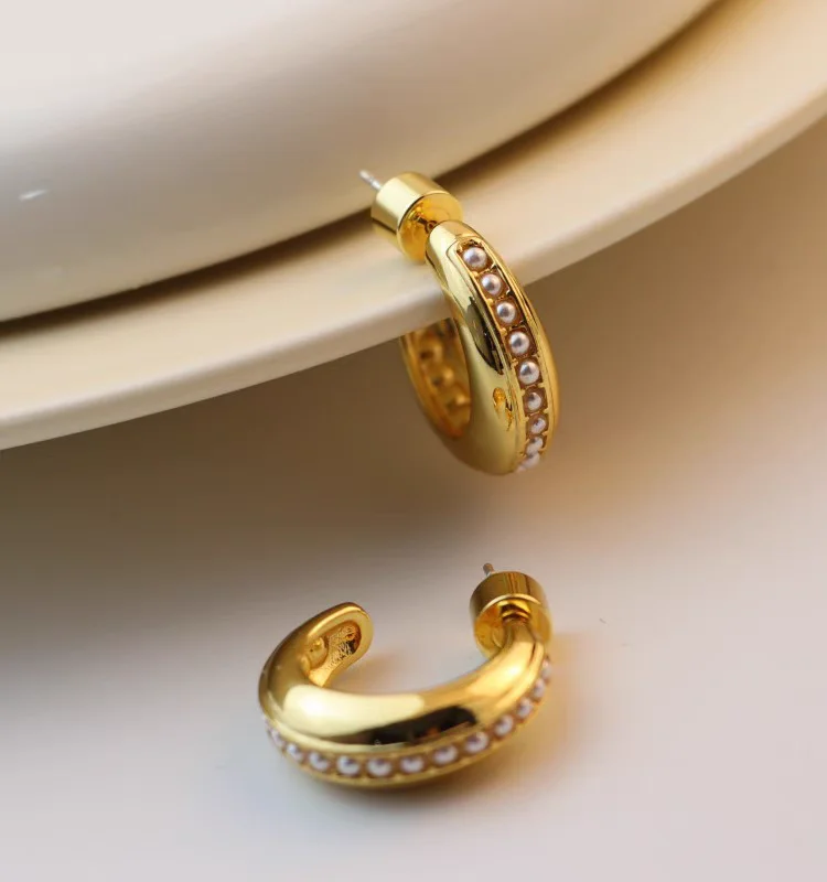 Brass With 18K Pearl Inlay Moon Shape Hoop Earring Women Jewelry Punk Designer Runway Rare Simply Gown Boho Japan Korean 
Brass With 18K Pearl Inlay Moon Shape Hoop Earring Women Jewelry Punk Designer Runway Rare Simply Gown Boho Japan Korean