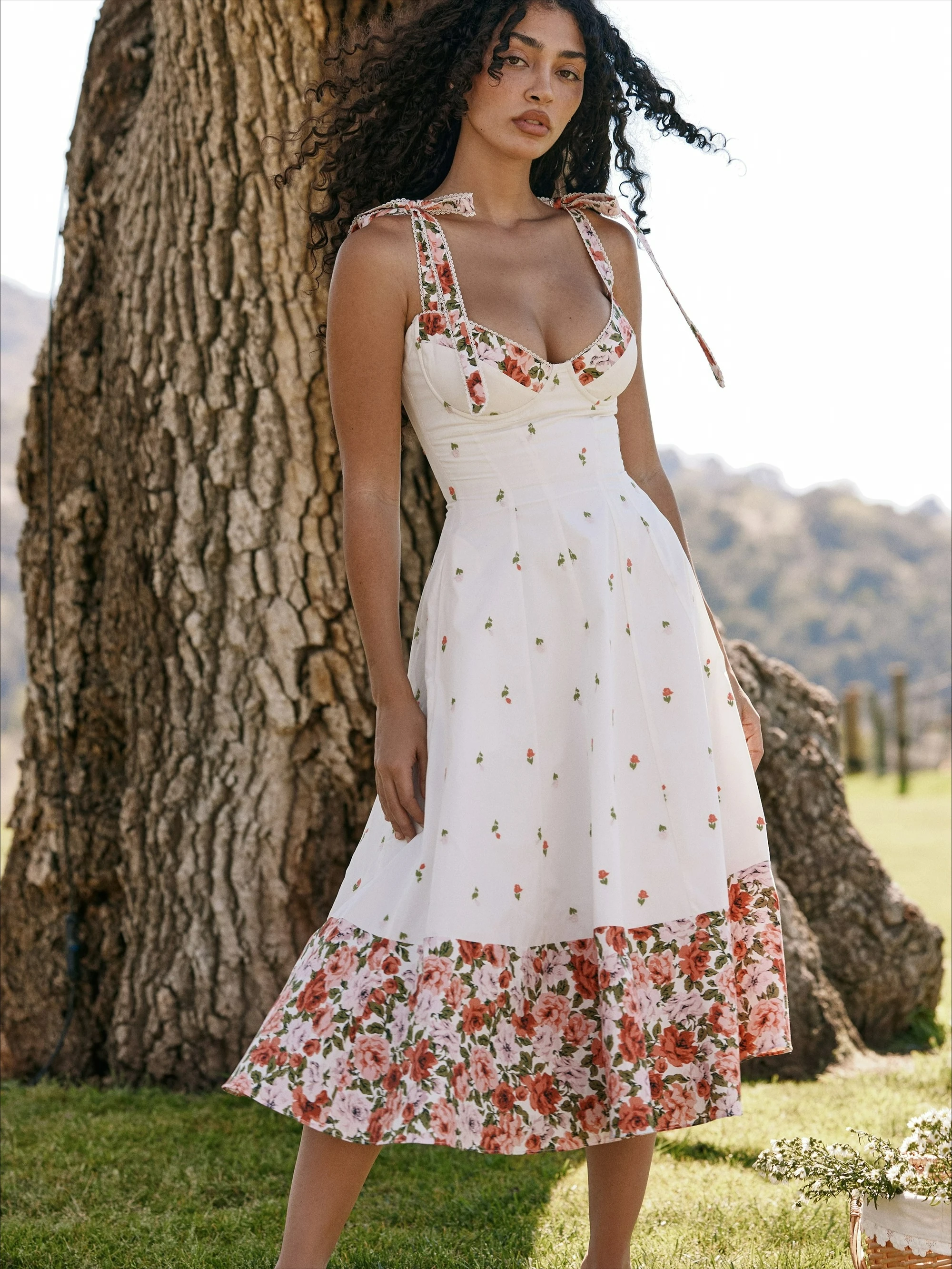 French Floral Printed Bandage Summer Dress White Cotton Backless Sleeveless Vocation Deep V Casual Sexy Ladies Women Dresses New
French Floral Printed Bandage Summer Dress White Cotton Backless Sleeveless Vocation Deep V Casual Sexy Ladies Women Dresses New