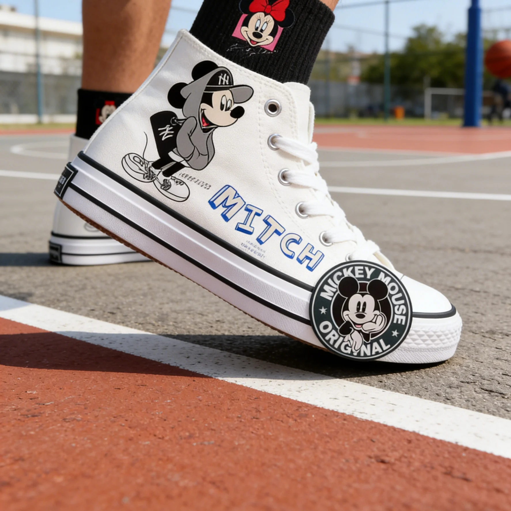 Летние высокие кеды Disney с Микки Маусом, дышащие кроссовки с граффити, черно-белые повседневные кеды, размеры 35-44
Летние высокие кеды Disney с Микки Маусом, дышащие кроссовки с граффити, черно-белые повседневные кеды, размеры 35-44