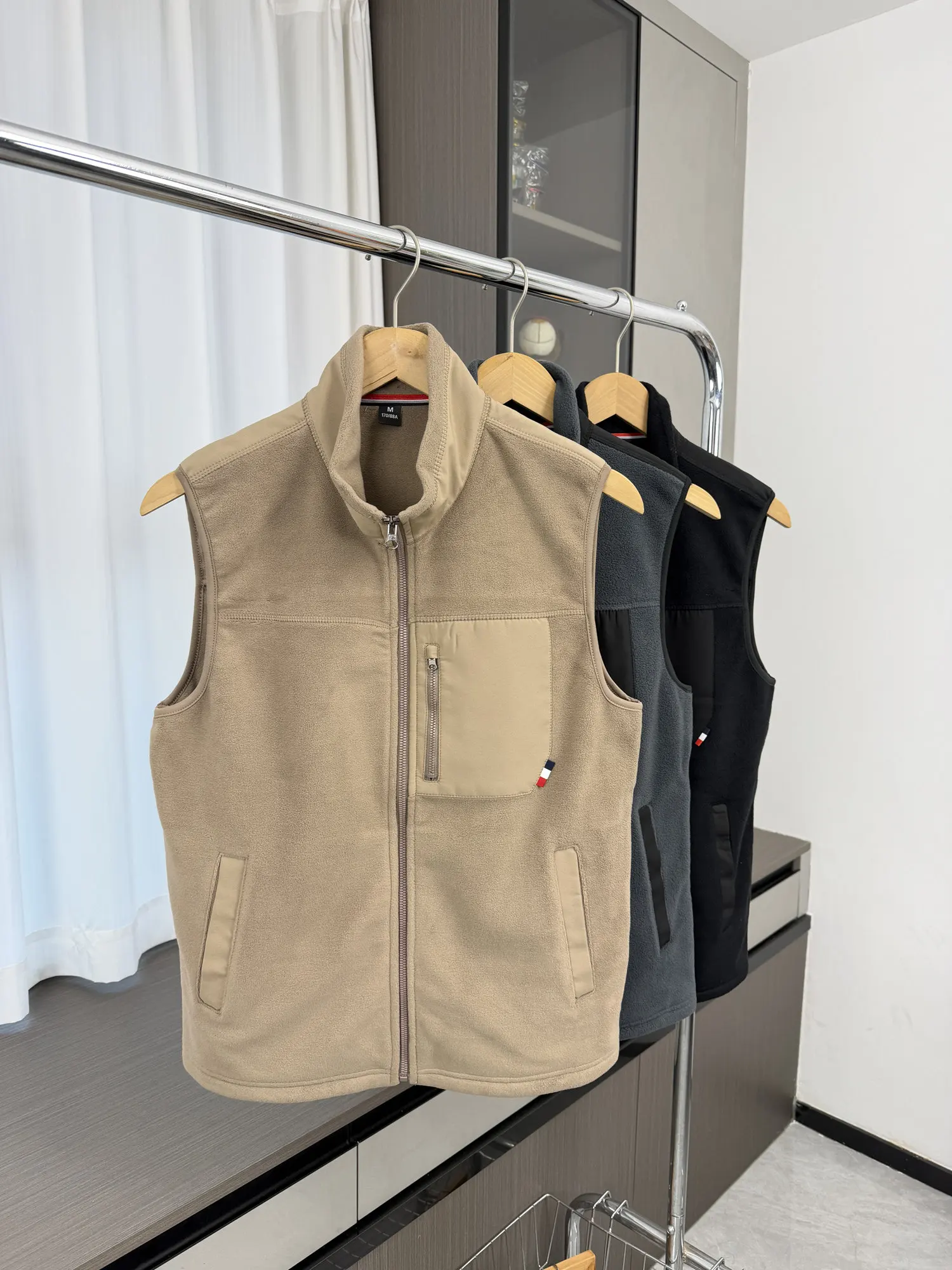 Double-Sided Fce Vest Pure Color Casual Men's Outerwear Versatile Autumn Winter Faion Trendy Zipper Closure Loose Fit
Double-Sided Fce Vest Pure Color Casual Men's Outerwear Versatile Autumn Winter Faion Trendy Zipper Closure Loose Fit