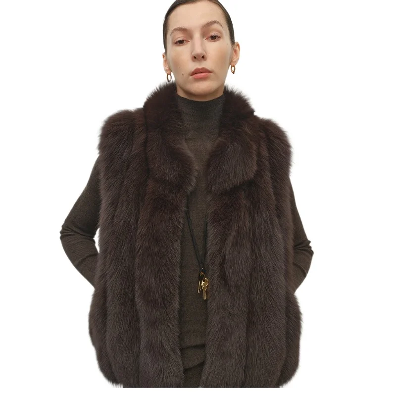 Stylishly stacked, blue fox imported from Finland, back hair, stand-up collar, vertical row fur, vest short Shu Jeju Xuejing
Stylishly stacked, blue fox imported from Finland, back hair, stand-up collar, vertical row fur, vest short Shu Jeju Xuejing