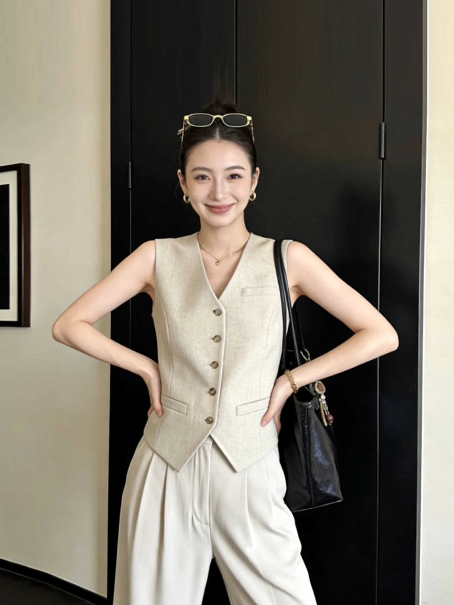 Retro Korean Sle Women's Vest Jaet V-Ne ort Faionable Layering Spring Autumn Simple Ele Trendy ature
Retro Korean Sle Women's Vest Jaet V-Ne ort Faionable Layering Spring Autumn Simple Ele Trendy ature