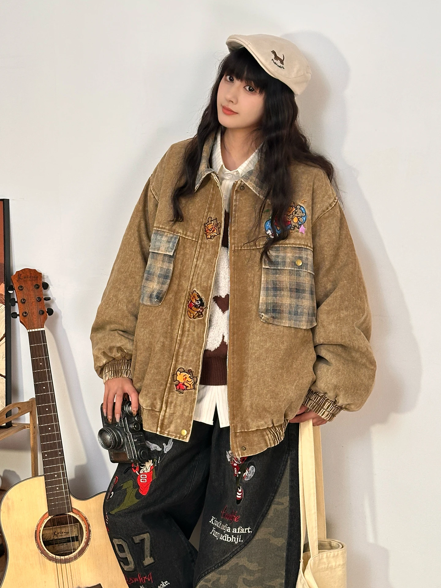 Утепленная джинсовая куртка с вышивкой для женщин, свободного кроя, винтажная, зимняя, без капюшона, с длинными рукавами, на молнии
Утепленная джинсовая куртка с вышивкой для женщин, свободного кроя, винтажная, зимняя, без капюшона, с длинными рукавами, на молнии