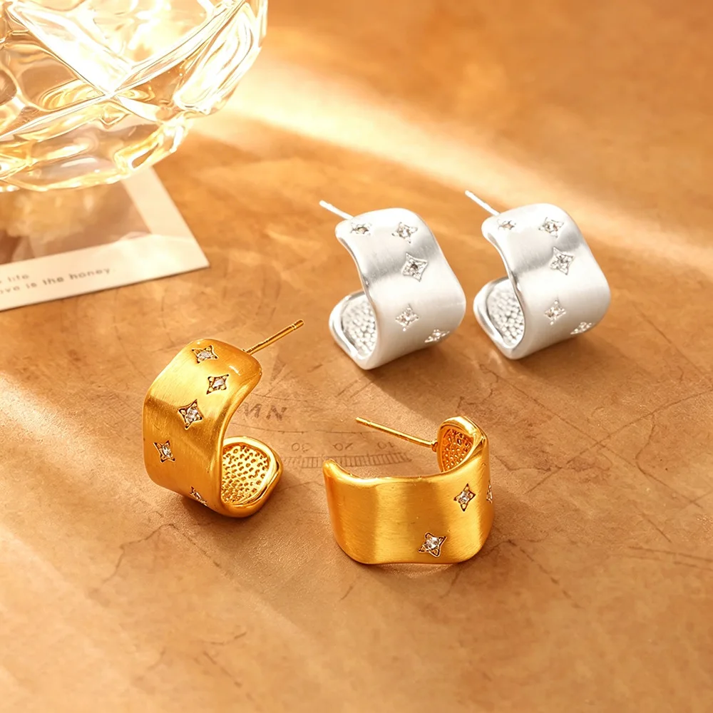 Fashionable and exquisite design irregular zircon brushed earrings high-end niche light luxury simple temperament earrings
Fashionable and exquisite design irregular zircon brushed earrings high-end niche light luxury simple temperament earrings