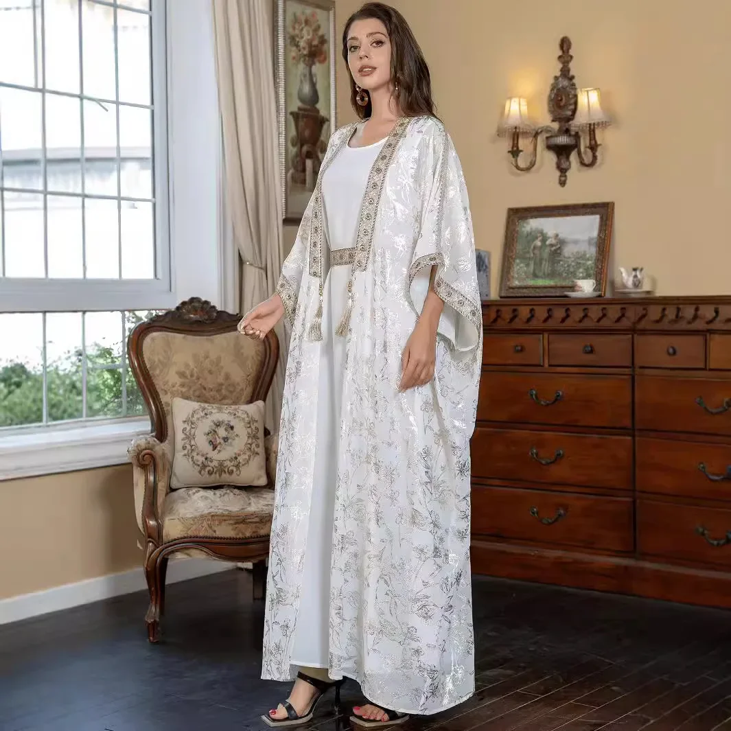 New style Muslim women's dresses from Dubai, fashionable gold-foiled long robes in European and American styles for the summer.
New style Muslim women's dresses from Dubai, fashionable gold-foiled long robes in European and American styles for the summer.