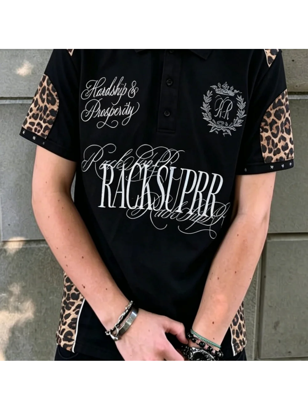 2026 New Summer Retro Punk Leopard Pattern Splicing Polo Shirt, Gothic Letter Printed Short Sleeve Collar, Street Trendy Casual
2026 New Summer Retro Punk Leopard Pattern Splicing Polo Shirt, Gothic Letter Printed Short Sleeve Collar, Street Trendy Casual