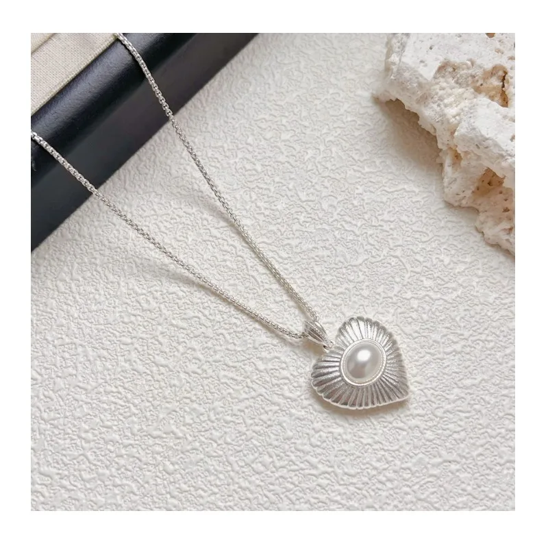 Premium Love Pendant Necklace Inlaid with Pearls Light Luxury Atmospheric Jewelry
Premium Love Pendant Necklace Inlaid with Pearls Light Luxury Atmospheric Jewelry