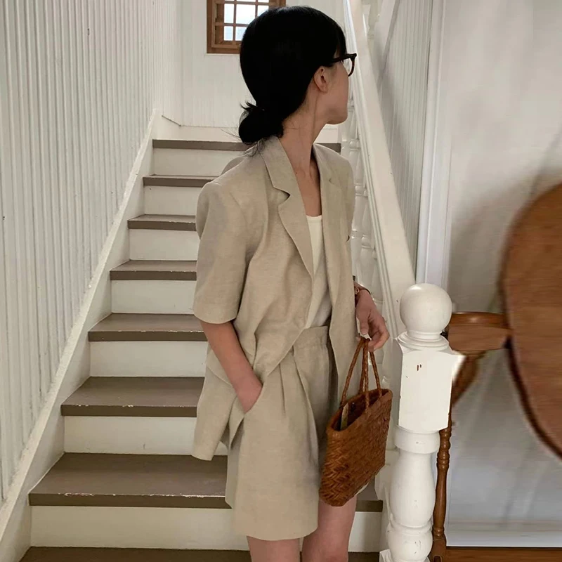 Комплект костюма с высокой талией в стиле ретро, женская тонкая хлопковая блузка и широкие брюки, летний модный наряд из двух предметов, повседневная рабочая одежда 
Комплект костюма с высокой талией в стиле ретро, женская тонкая хлопковая блузка и широкие брюки, летний модный наряд из двух предметов, повседневная рабочая одежда