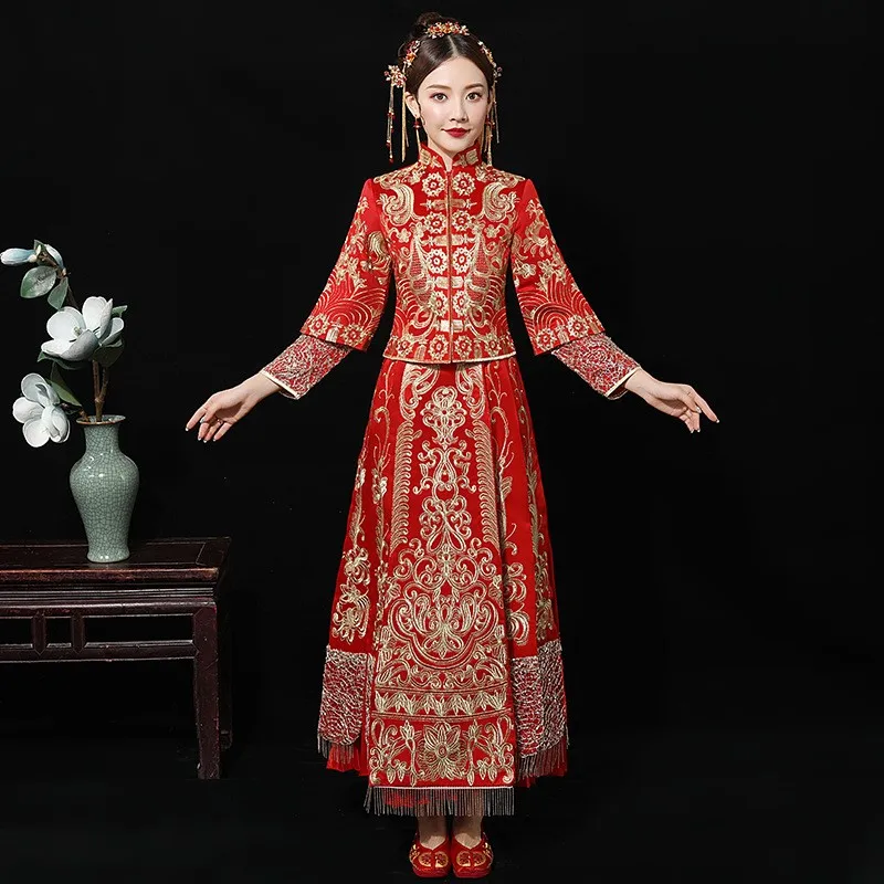 New Chinese-style phoenix crown and red wedding dress with long sleeves
New Chinese-style phoenix crown and red wedding dress with long sleeves