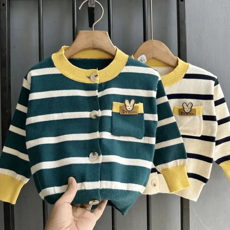 Boys' knitted cardigan coat 2025 Spring and Autumn children's sweater jacket striped
Boys' knitted cardigan coat 2025 Spring and Autumn children's sweater jacket striped