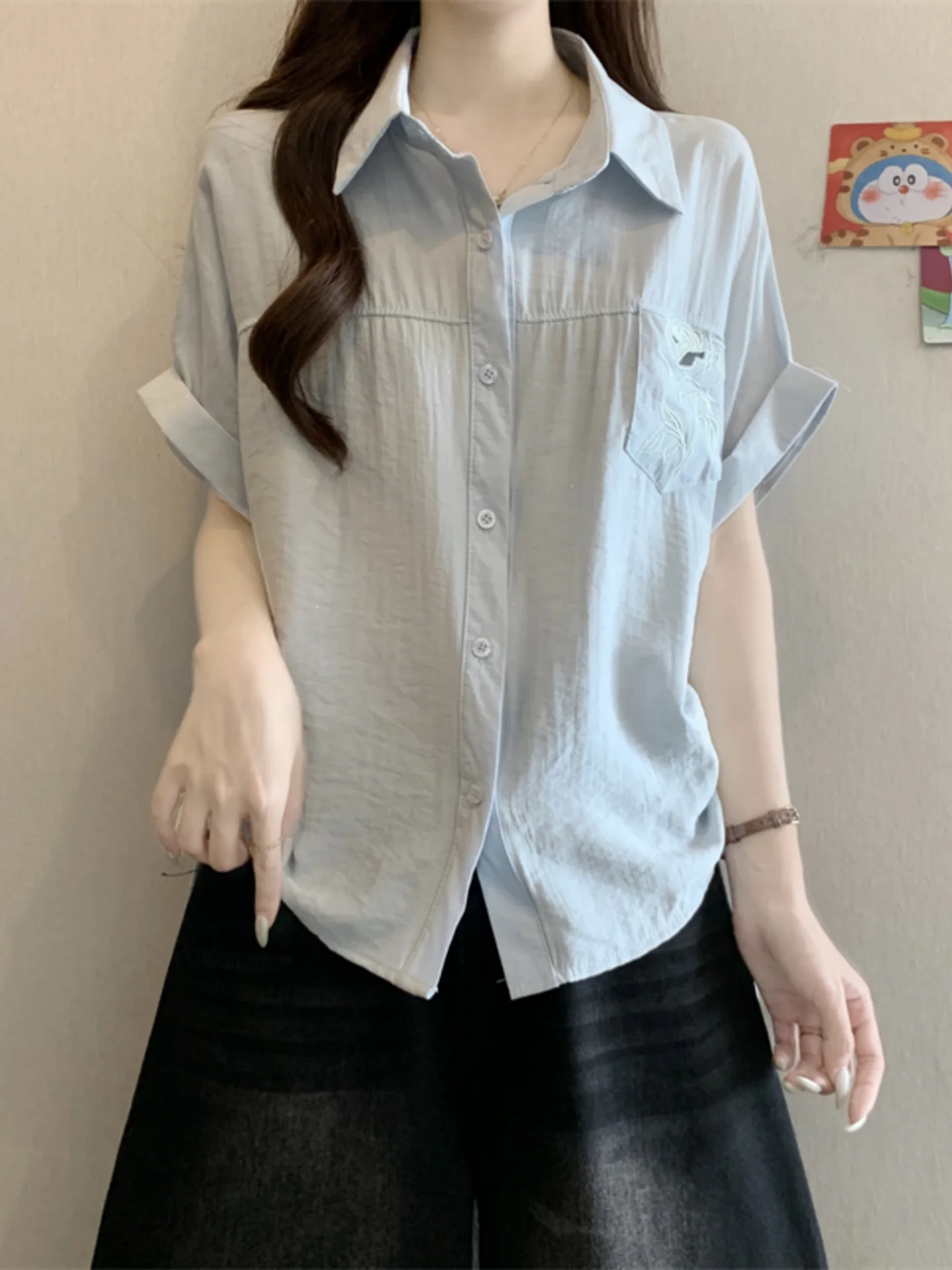 Blue Collar Short Sleeve Embroidered Drawstring Base Shirt Women Summer 2026 plus Size Flattering Design Sense Top
Blue Collar Short Sleeve Embroidered Drawstring Base Shirt Women Summer 2026 plus Size Flattering Design Sense Top
