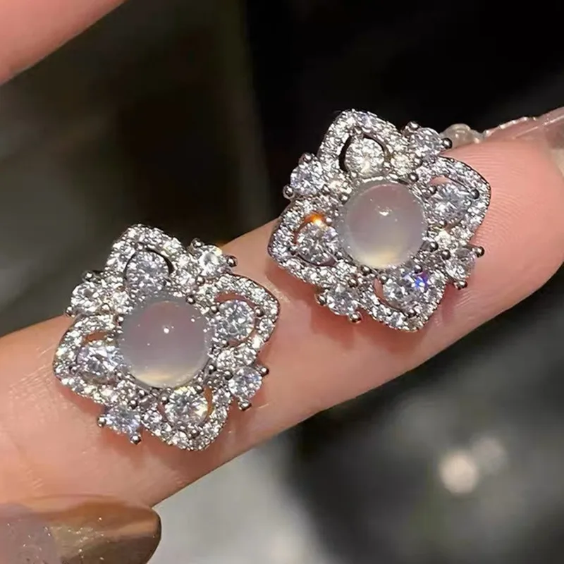 Natural White Jade Agate Hollow 4 Leaves Clover Flower Stud Earrings for Women Ladies' Exquisite Fine Jewelry Pure Silver 925
Natural White Jade Agate Hollow 4 Leaves Clover Flower Stud Earrings for Women Ladies' Exquisite Fine Jewelry Pure Silver 925