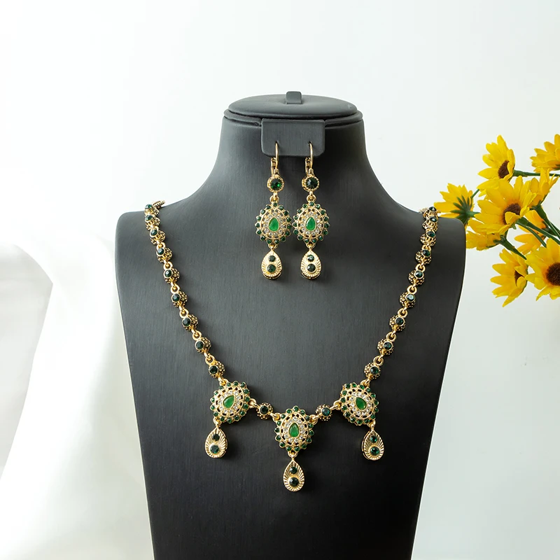 Vintage Golden Jewelry Set Teardrop Crystal Pendants With Rhinestone Halo Perfect For Arabic Wedding Bridal
Vintage Golden Jewelry Set Teardrop Crystal Pendants With Rhinestone Halo Perfect For Arabic Wedding Bridal