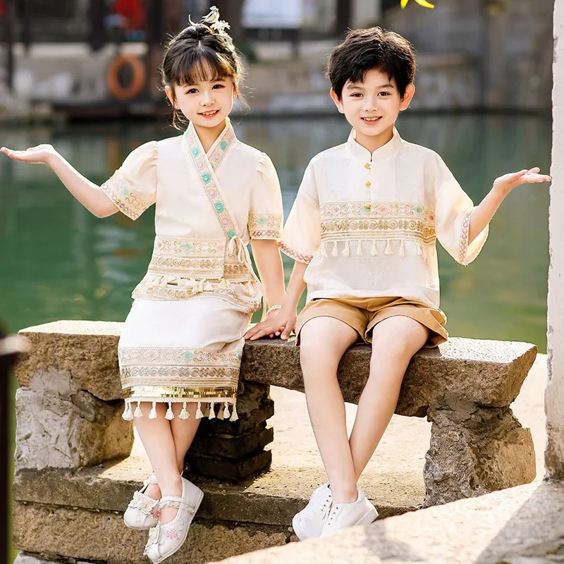 Primary school students Hanfu performance costumes, children's ethnic costumes, Miao, Tujia, Yao, Dong, Yao, Dai women's festiva
Primary school students Hanfu performance costumes, children's ethnic costumes, Miao, Tujia, Yao, Dong, Yao, Dai women's festiva