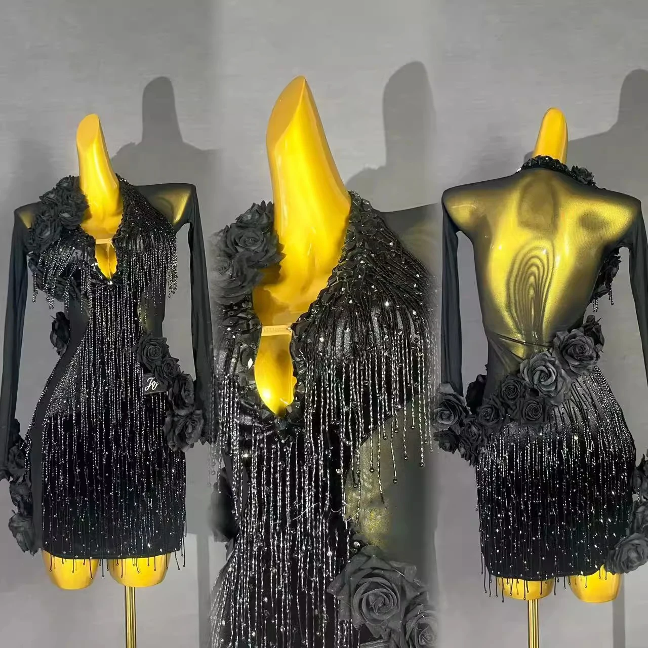Профессиональное платье для латиноамериканских танцев, высококачественное индивидуальное платье с черными розами и бахромой, сценический костюм для танго для взрослых и детей
Профессиональное платье для латиноамериканских танцев, высококачественное индивидуальное платье с черными розами и бахромой, сценический костюм для танго для взрослых и детей