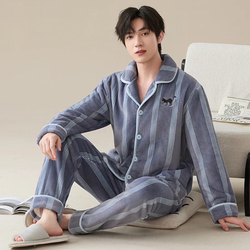 Высококачественная зимняя мужская фланелевая пижама, мужская толстая теплая пижама с отложным воротником
Высококачественная зимняя мужская фланелевая пижама, мужская толстая теплая пижама с отложным воротником