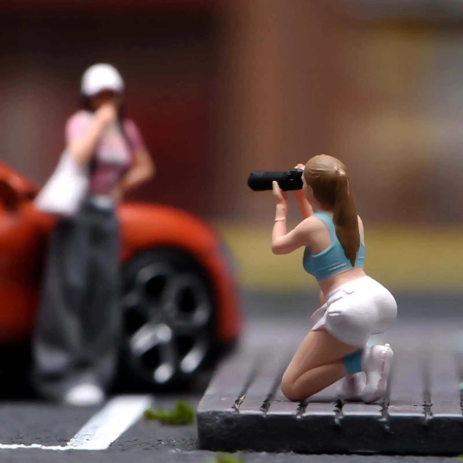 1/64 Scale Photography Girl Model wearing Tank Top Tiny People Model for DIY Scene
1/64 Scale Photography Girl Model wearing Tank Top Tiny People Model for DIY Scene