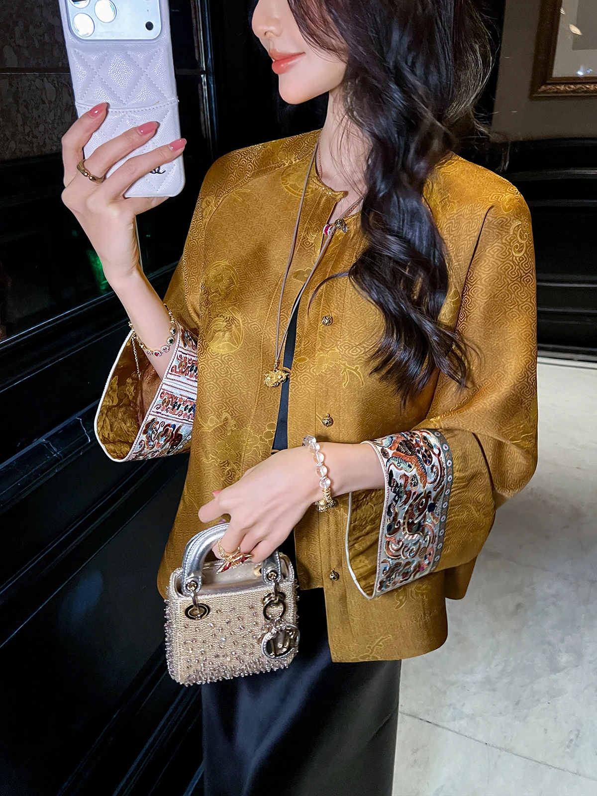 Новая китайская шелковая куртка-кардиган для женщин, весна-осень, высококачественная вышивка, натуральный шелк, от ведущего бренда
Новая китайская шелковая куртка-кардиган для женщин, весна-осень, высококачественная вышивка, натуральный шелк, от ведущего бренда