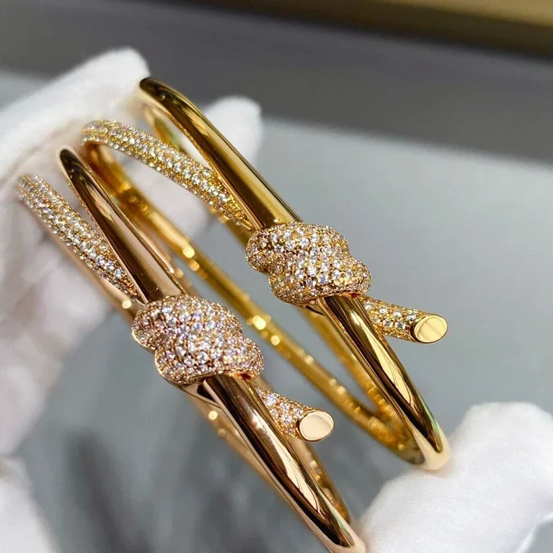 European new rose gold rope knot bracelet women's high-end fashion luxury brand high-quality jewelry party gift
European new rose gold rope knot bracelet women's high-end fashion luxury brand high-quality jewelry party gift