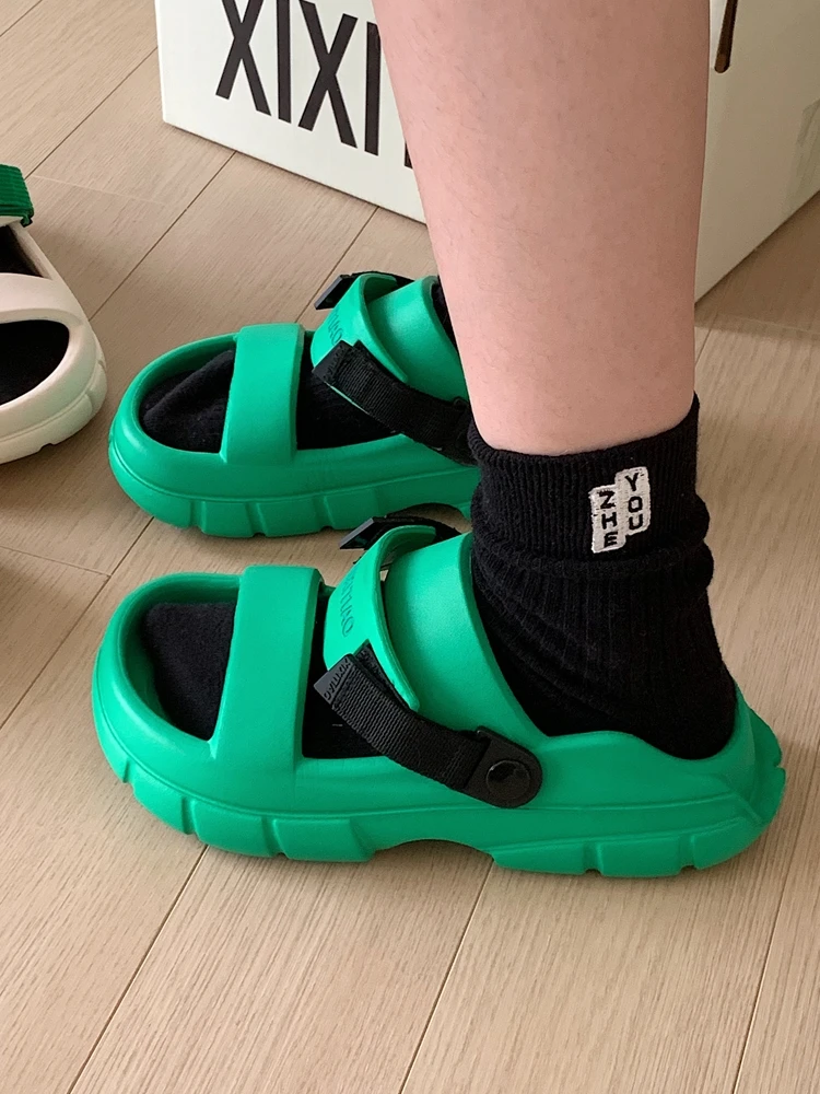 Fashionable Double Strap Slippers for Men And Women Outdoor Anti-Odor Couple Beach Sandals Casual Style EVA Material Flat Heel
Fashionable Double Strap Slippers for Men And Women Outdoor Anti-Odor Couple Beach Sandals Casual Style EVA Material Flat Heel