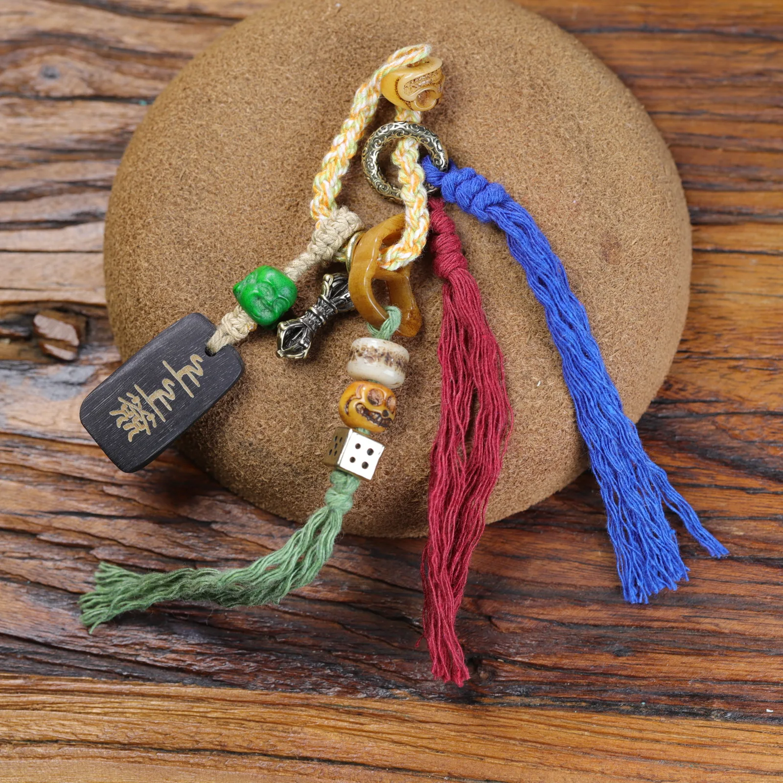 Black donkey hooves carving on the sign of vintage clothing bag pendant DIY weaving cultural toys camel bone ornaments
Black donkey hooves carving on the sign of vintage clothing bag pendant DIY weaving cultural toys camel bone ornaments