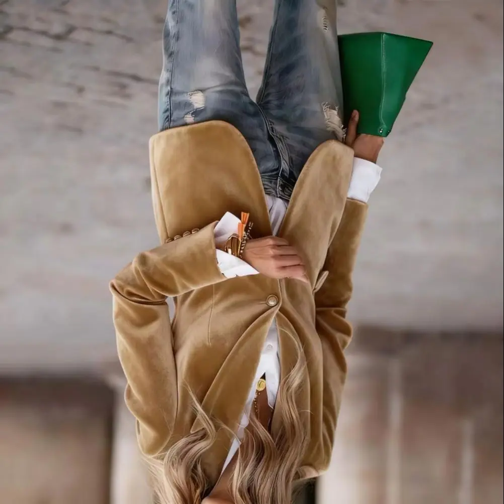 2025 Golden Velvet Suit Coat Lapel Long Sleeve Single Button Suit Jacket with Flap Pockets Slim Fit Three-Dimensional Tailoring
2025 Golden Velvet Suit Coat Lapel Long Sleeve Single Button Suit Jacket with Flap Pockets Slim Fit Three-Dimensional Tailoring