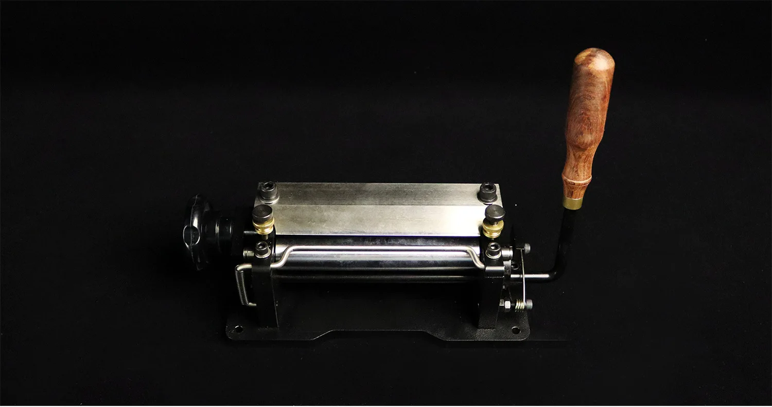 806P leather peeling machine, one piece for hair generation, vegetable tanned leather, leather tools, manual belt
806P leather peeling machine, one piece for hair generation, vegetable tanned leather, leather tools, manual belt