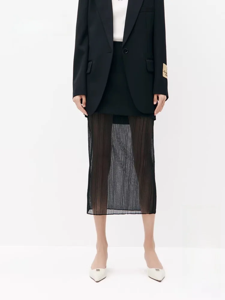 Костюм-двойка P Series Edition: осенняя новинка с эффектом прозрачности, юбка миди из полиэфирного волокна
Костюм-двойка P Series Edition: осенняя новинка с эффектом прозрачности, юбка миди из полиэфирного волокна