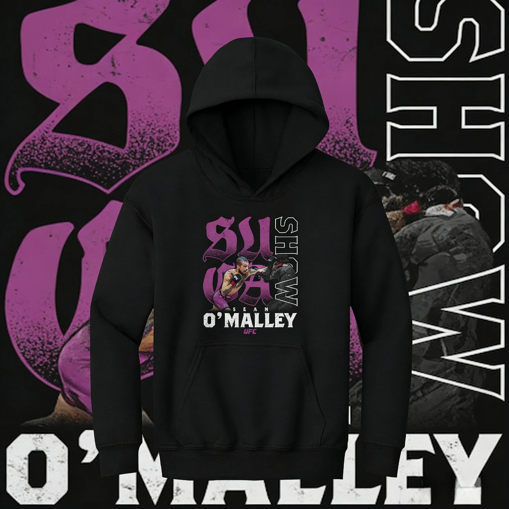 Тематическая толстовка UFC Bantamweight Champion Sean O'Malley (некаменное «Suga Show» для сезона осени/зимы 2025-26.
Тематическая толстовка UFC Bantamweight Champion Sean O'Malley (некаменное «Suga Show» для сезона осени/зимы 2025-26.