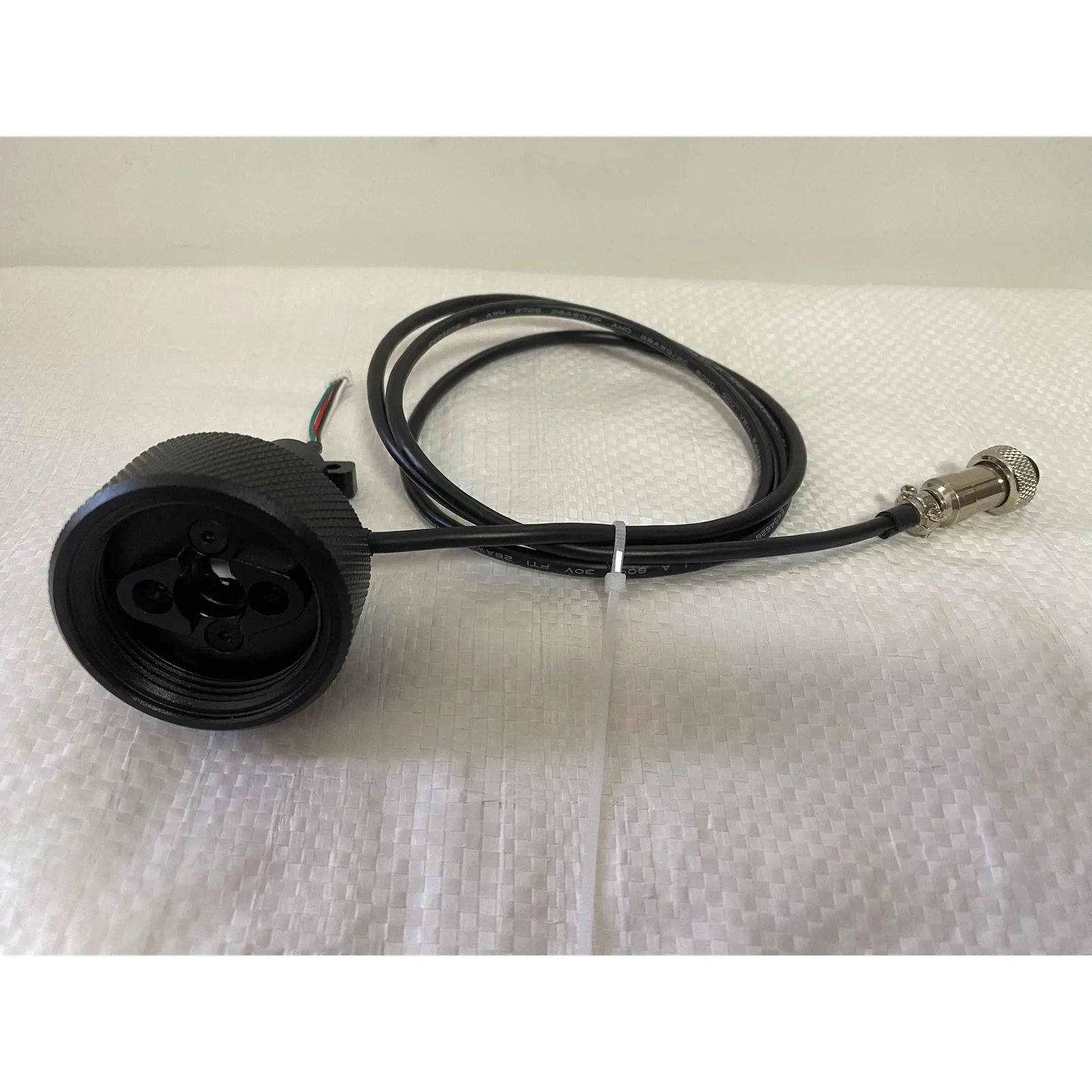 Simplayer High Quality Flight Game Simulator Joystick Adapter for VKB Joystick Grip Port to Thrustmaster Port Conversion
Simplayer High Quality Flight Game Simulator Joystick Adapter for VKB Joystick Grip Port to Thrustmaster Port Conversion