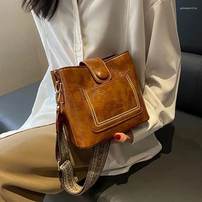 Shoulder Bags Fashion Large-capacity Bucket Crossbody For Women Casual Portable Messenger Bag Ladies Handbags Purses
Shoulder Bags Fashion Large-capacity Bucket Crossbody For Women Casual Portable Messenger Bag Ladies Handbags Purses