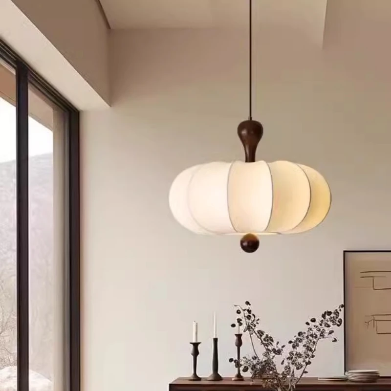 Retro master bedroom pendant light, Nanyang style Zen style light, French style antique silk solid wood restaurant lighting
Retro master bedroom pendant light, Nanyang style Zen style light, French style antique silk solid wood restaurant lighting