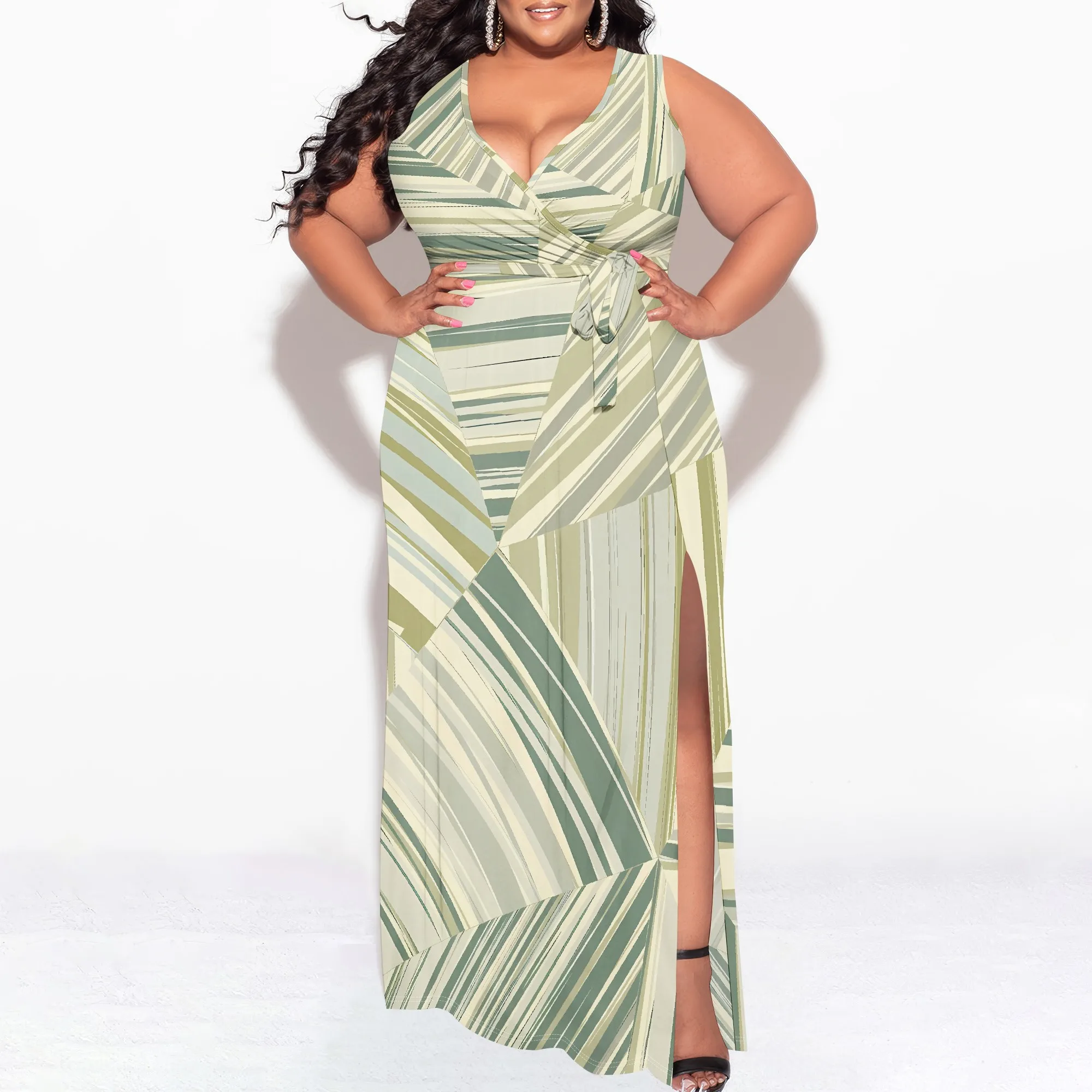 Plus Size Sleeveless Maxi Dress with Green Stripe Patchwork Print and Slit for Casual Chic Look
Plus Size Sleeveless Maxi Dress with Green Stripe Patchwork Print and Slit for Casual Chic Look