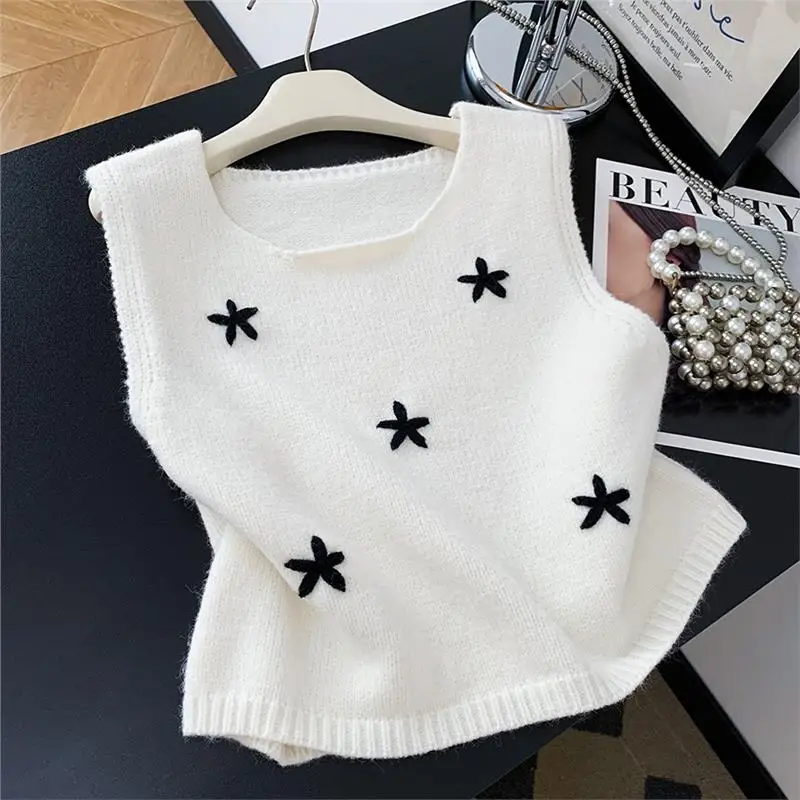 Sweet And Spicy Girl Embroidered Strap Vest Women's Summer New Inner Wear Base Top Tee Dimensional Flower Embroidery Tank Top
Sweet And Spicy Girl Embroidered Strap Vest Women's Summer New Inner Wear Base Top Tee Dimensional Flower Embroidery Tank Top