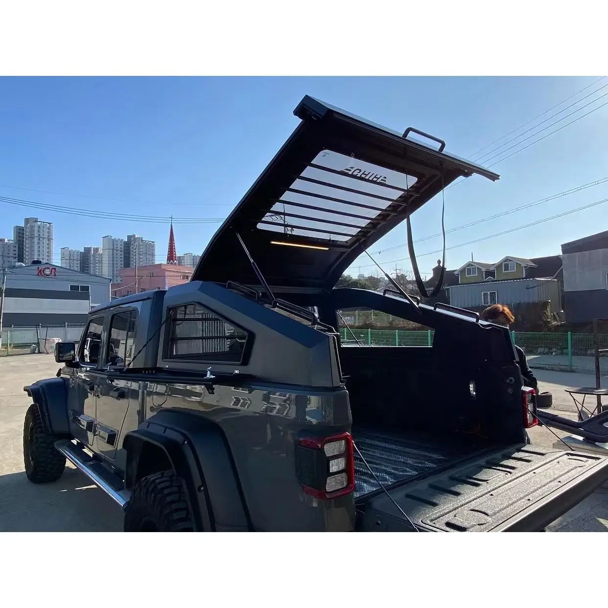 Ext Wholesale Hot Sale Unique Waterproof Steel Hardtop Topper Canopy Split Design Camper Pickup Truck Special for JT Gladiator
Ext Wholesale Hot Sale Unique Waterproof Steel Hardtop Topper Canopy Split Design Camper Pickup Truck Special for JT Gladiator