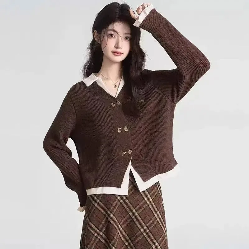 Women Clothing Autumn Winter Fashion Simplicity All-match Embroidered Solid Color Polo Collar Sweater Two-piece Set Appear Thin
Women Clothing Autumn Winter Fashion Simplicity All-match Embroidered Solid Color Polo Collar Sweater Two-piece Set Appear Thin