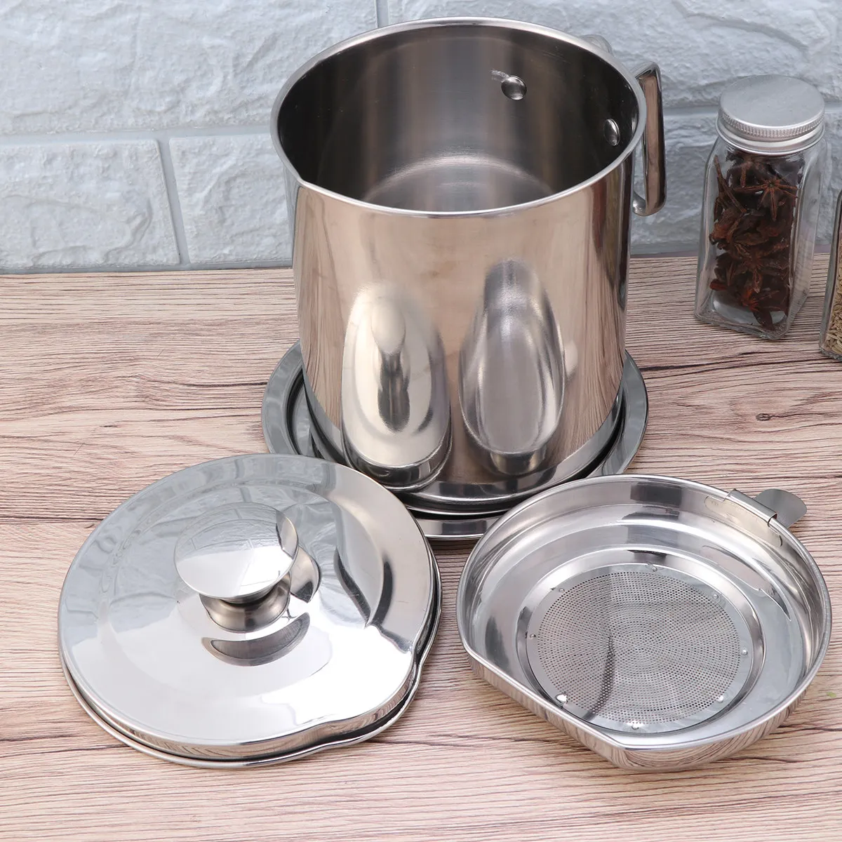 Контейнер для жира из нержавеющей стали 1,6 л с сетчатым фильтром для хранения кулинарного масла, кухонный жироуловитель, фильтр для масла 304
Контейнер для жира из нержавеющей стали 1,6 л с сетчатым фильтром для хранения кулинарного масла, кухонный жироуловитель, фильтр для масла 304