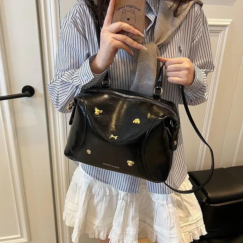 Stylish Solid Color Leather Satchel - Vintage Inspired Large Capacity Work Tote Bag With Minimalist Luxury Detailing
Stylish Solid Color Leather Satchel - Vintage Inspired Large Capacity Work Tote Bag With Minimalist Luxury Detailing