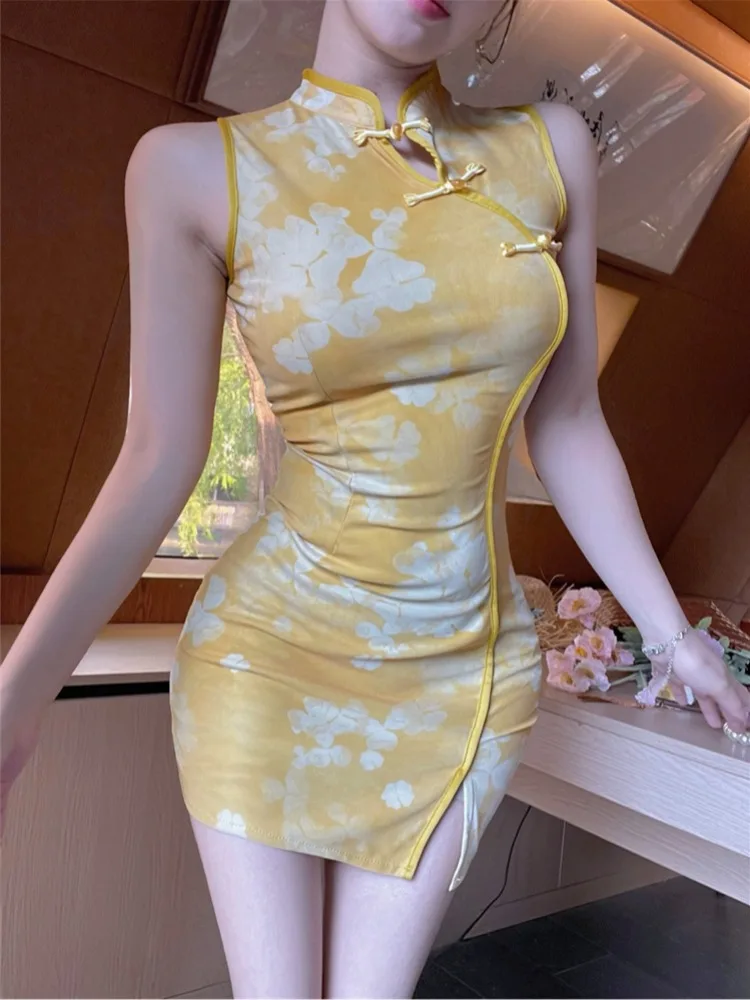 New Chinese Style Sleeveless Slim Fit Short Dress Summer Belted Slit Qipao Dress Button Detailing mid Waist Printed Skirt
New Chinese Style Sleeveless Slim Fit Short Dress Summer Belted Slit Qipao Dress Button Detailing mid Waist Printed Skirt